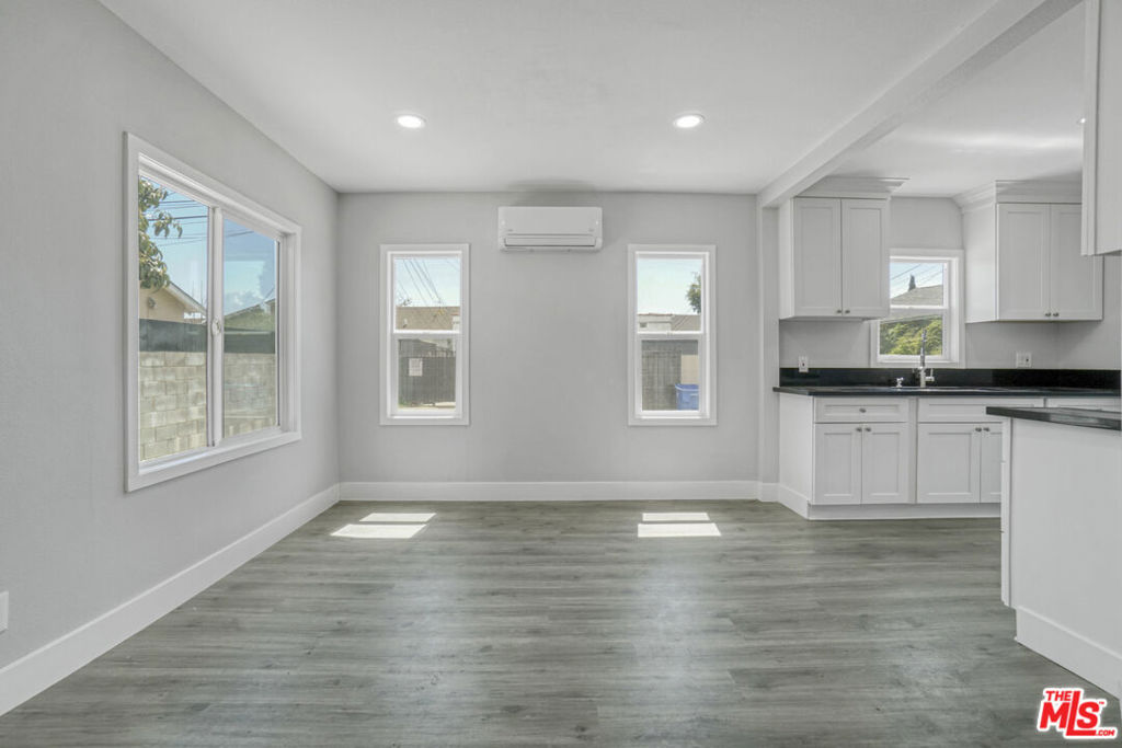 Residential Lease for rent at 1254 Exposition Boulevard, Los Angeles, Los Angeles County CA featuring 2 beds and 1 bath