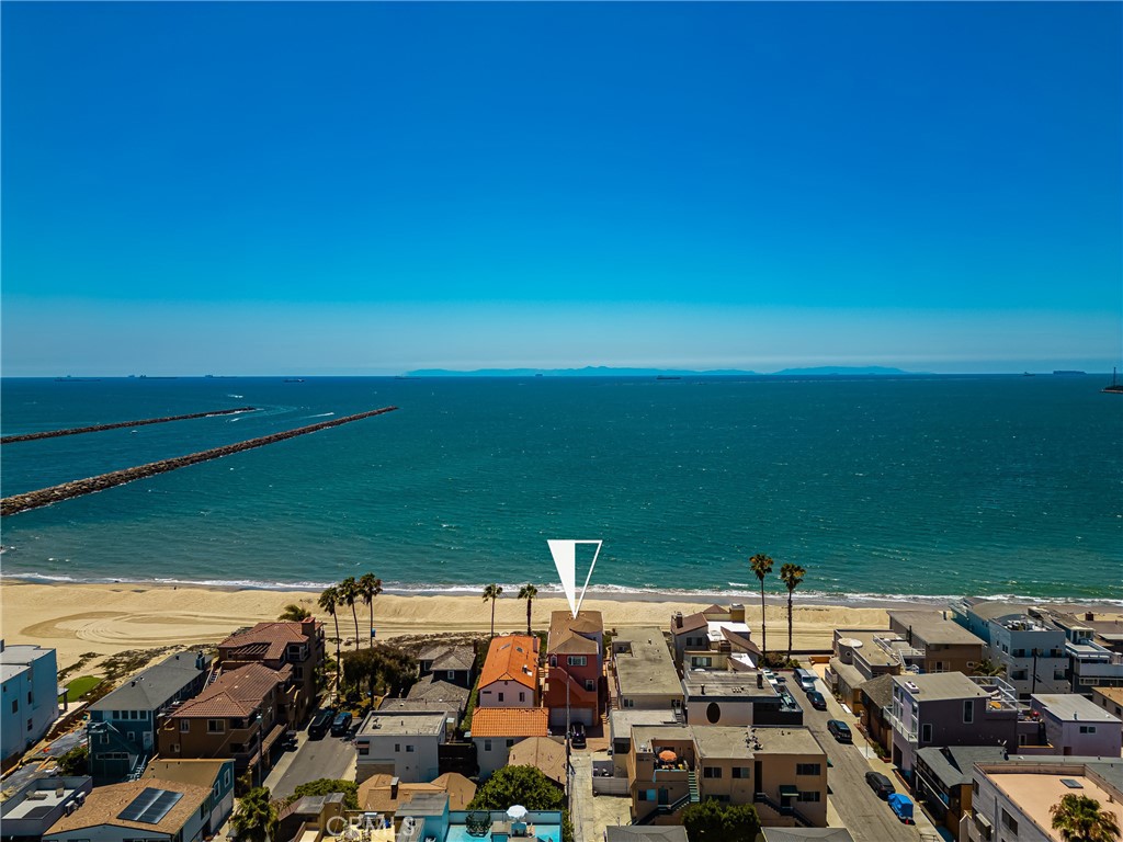 Residential Lease for rent at 6915 E Seaside, Long Beach, Los Angeles County CA featuring 3 beds and 4 baths
