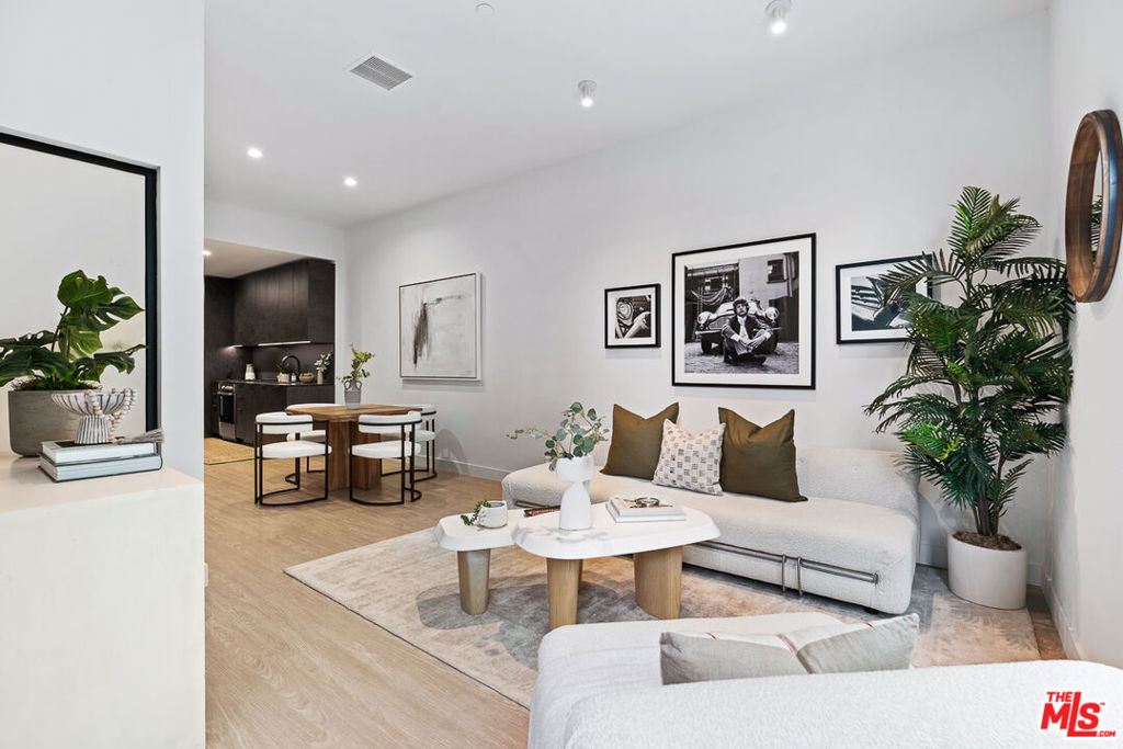 Residential Lease for rent at 3688 Overland Avenue 702, Los Angeles, Los Angeles County CA featuring 1 bed and 1 bath