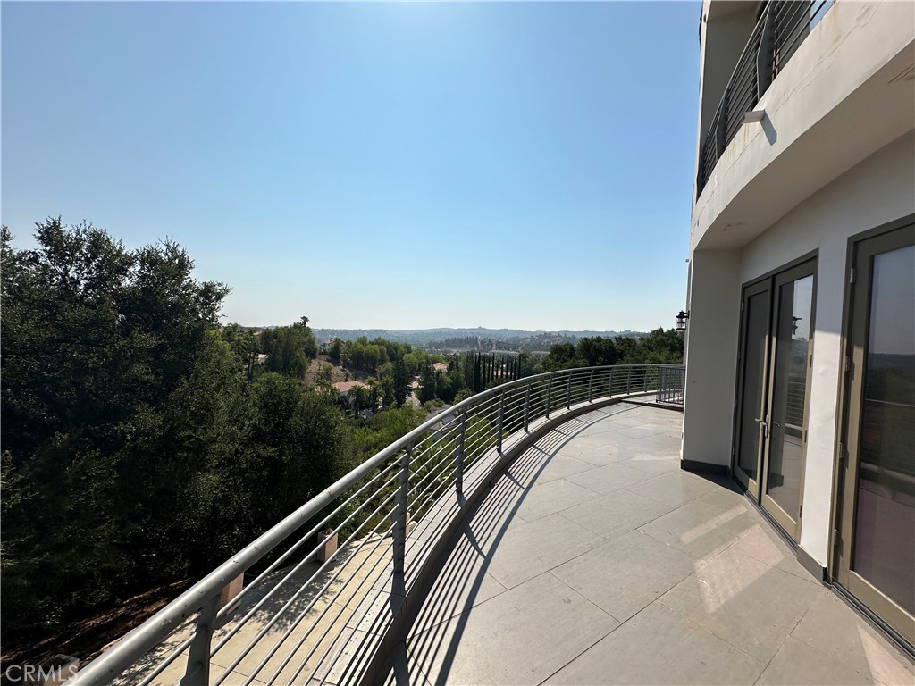 Residential for sale at 5077 Schumacher Road, Calabasas CA featuring 6 beds and 7 baths