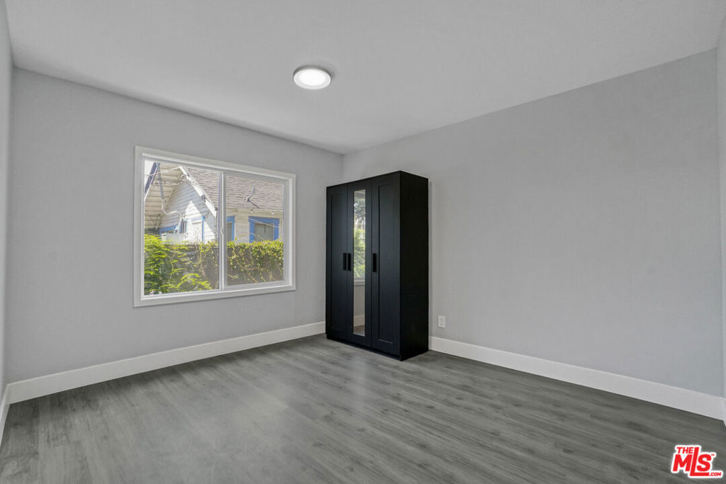 Residential Lease for rent at 1256 Exposition Boulevard, Los Angeles, Los Angeles County CA featuring 2 beds and 1 bath