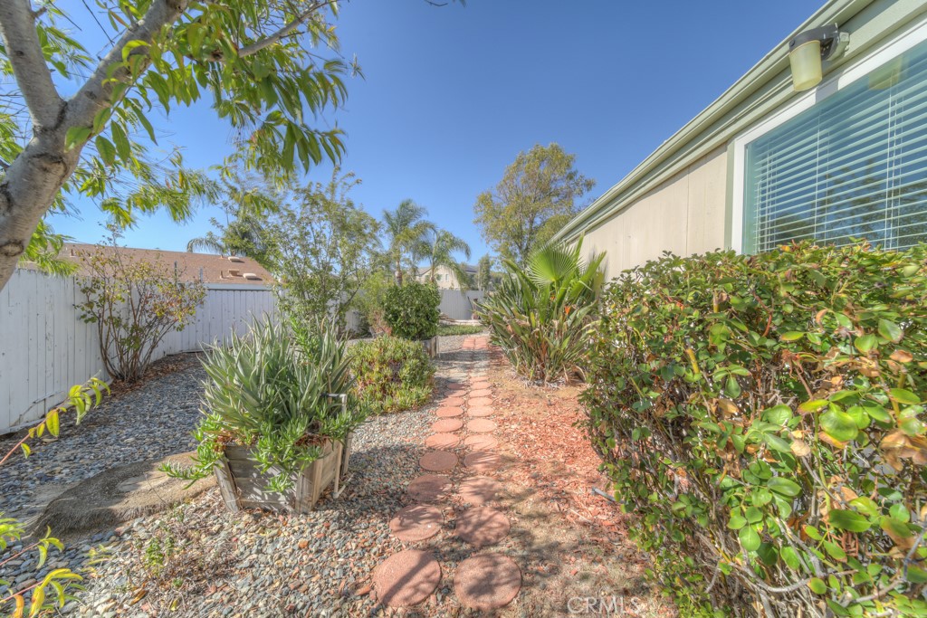 Residential for sale at 38023 Via Vela, Murrieta CA featuring 2 beds and 2 baths