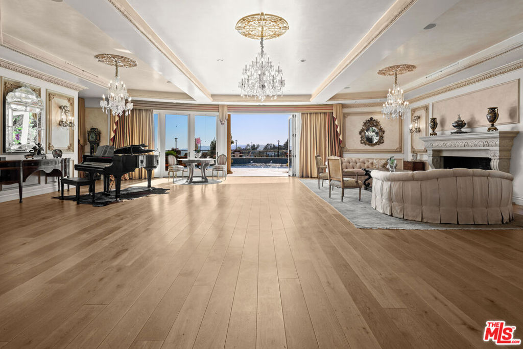 Residential Lease for rent at 1575 Alexis Place, Beverly Hills CA featuring 5 beds and 5 baths