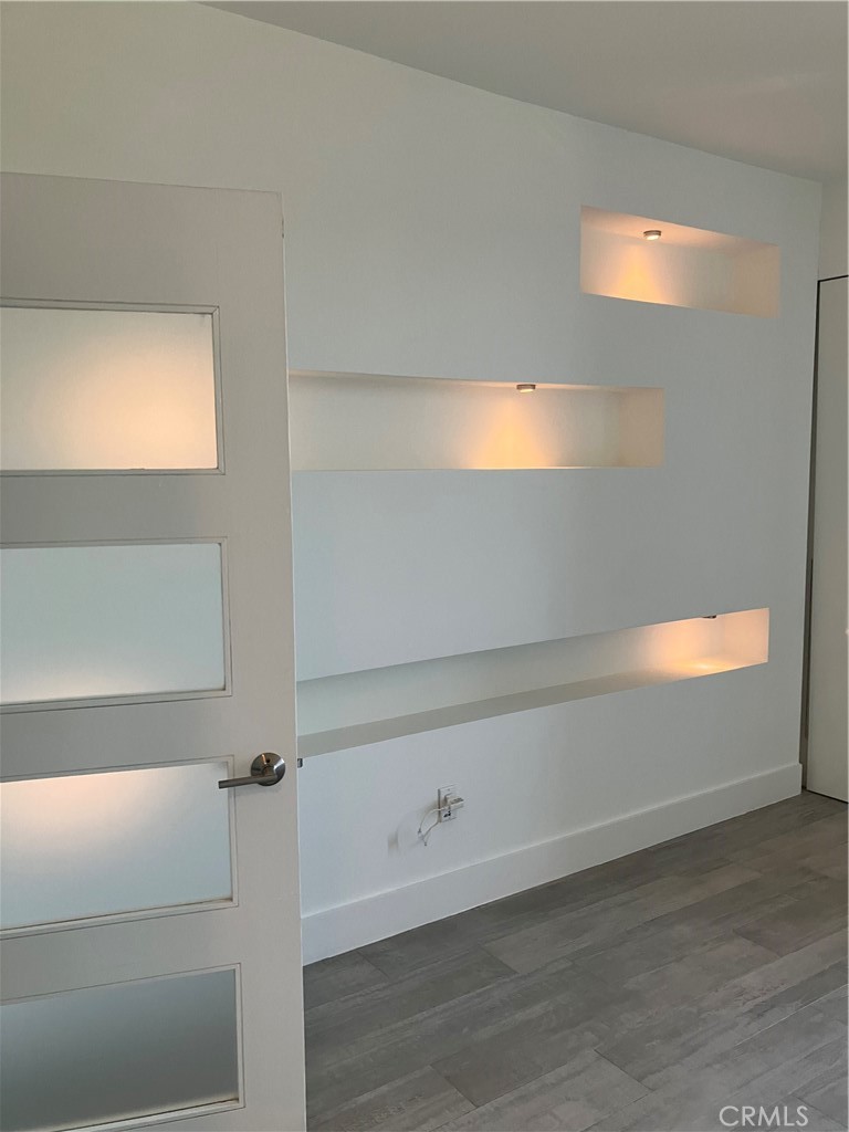 Residential Lease for rent at 8811 Burton Way 202, Los Angeles, Los Angeles County CA featuring 2 beds and 2 baths