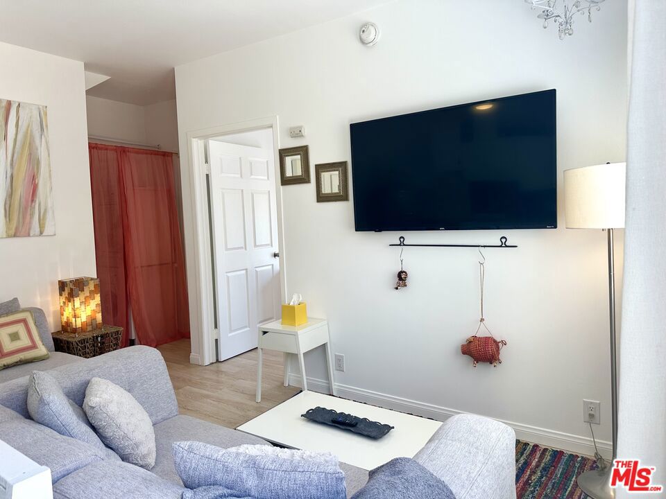 Residential Lease for rent at 1210 1/2 S Stanley Avenue, Los Angeles, Los Angeles County CA featuring 1 bed and 1 bath