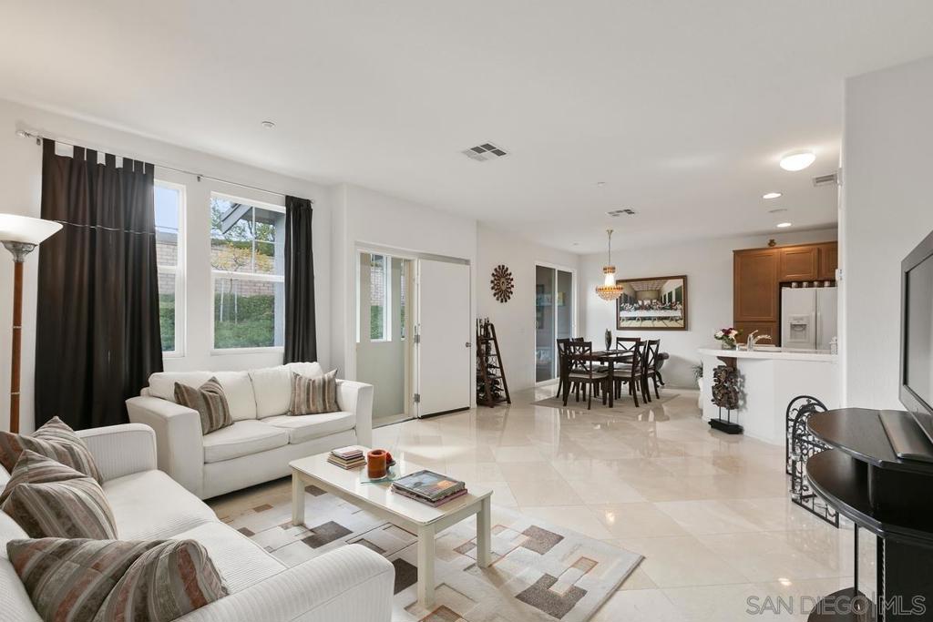 Residential Lease for rent at 16915 Hutchins Lndg 45, San Diego, San Diego County CA featuring 2 beds and 3 baths