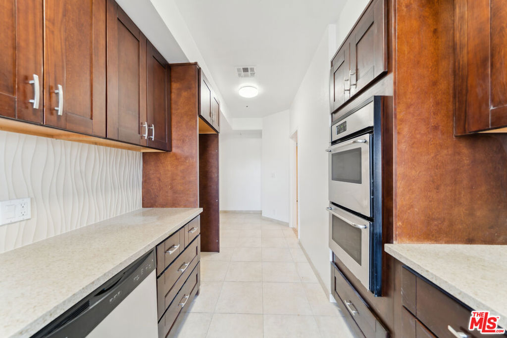 Residential Lease for rent at 1508 Greenfield Avenue 307, Los Angeles, Los Angeles County CA featuring 2 beds and 2 baths