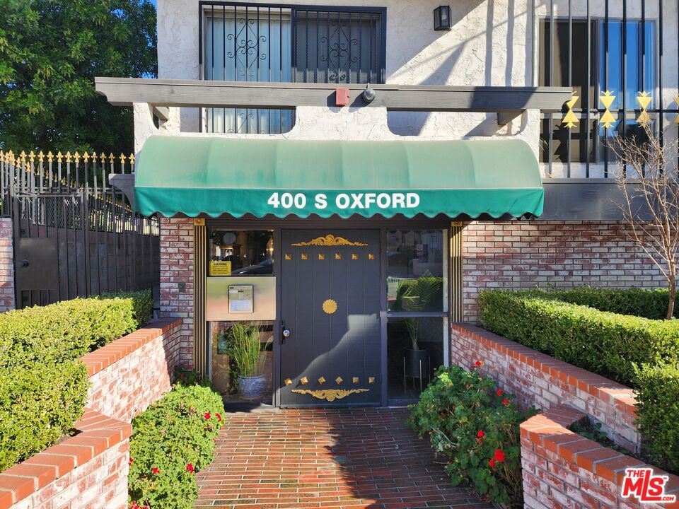 Residential Lease for rent at 400 S Oxford Avenue 106, Los Angeles, Los Angeles County CA featuring 1 bed and 1 bath