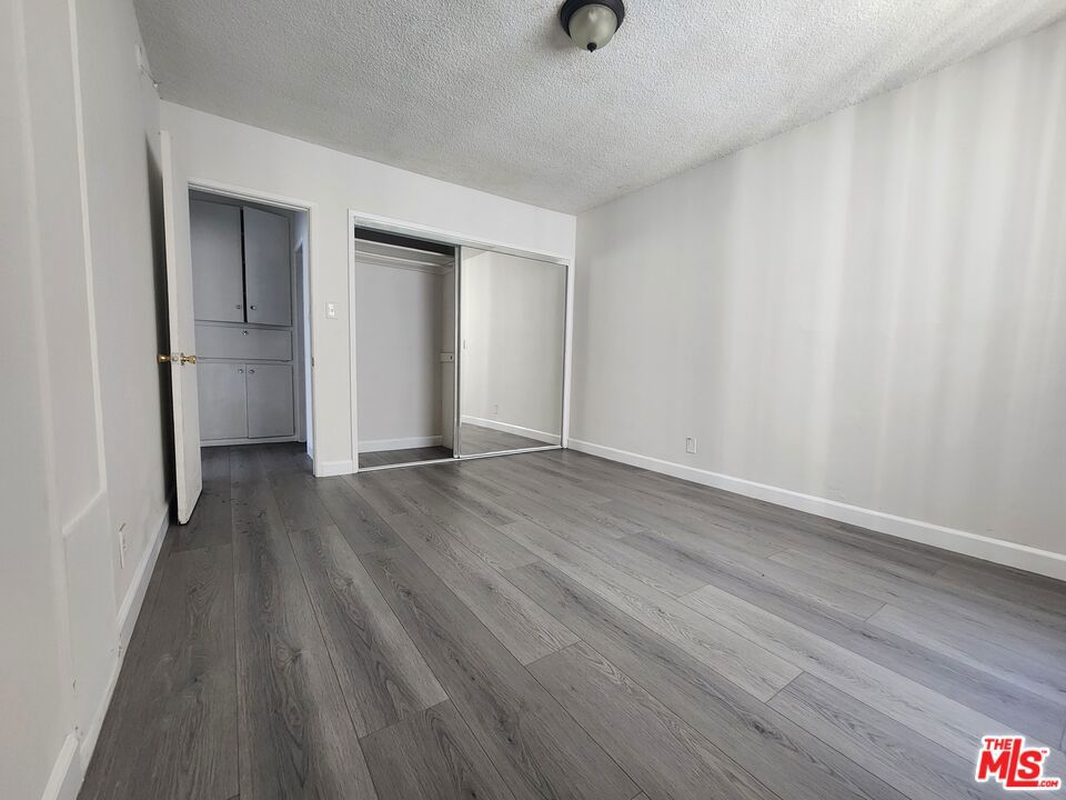 Residential Lease for rent at 515 S Manhattan Place 1, Los Angeles, Los Angeles County CA featuring 1 bed and 1 bath