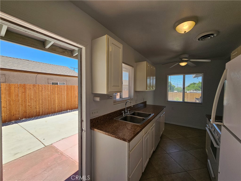 Residential Lease for rent at 66051 3rd Street A, Desert Hot Springs CA featuring 2 beds and 1 bath