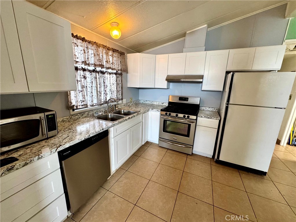 Manufactured In Park for sale at 15621 BEACH Boulevard 23, Westminster CA featuring 2 beds and 2 baths