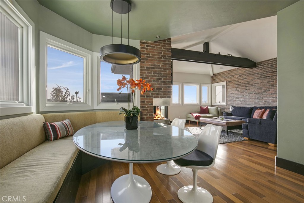 Residential Lease for rent at 405 15th Street, Manhattan Beach, Los Angeles County CA featuring 3 beds and 4 baths