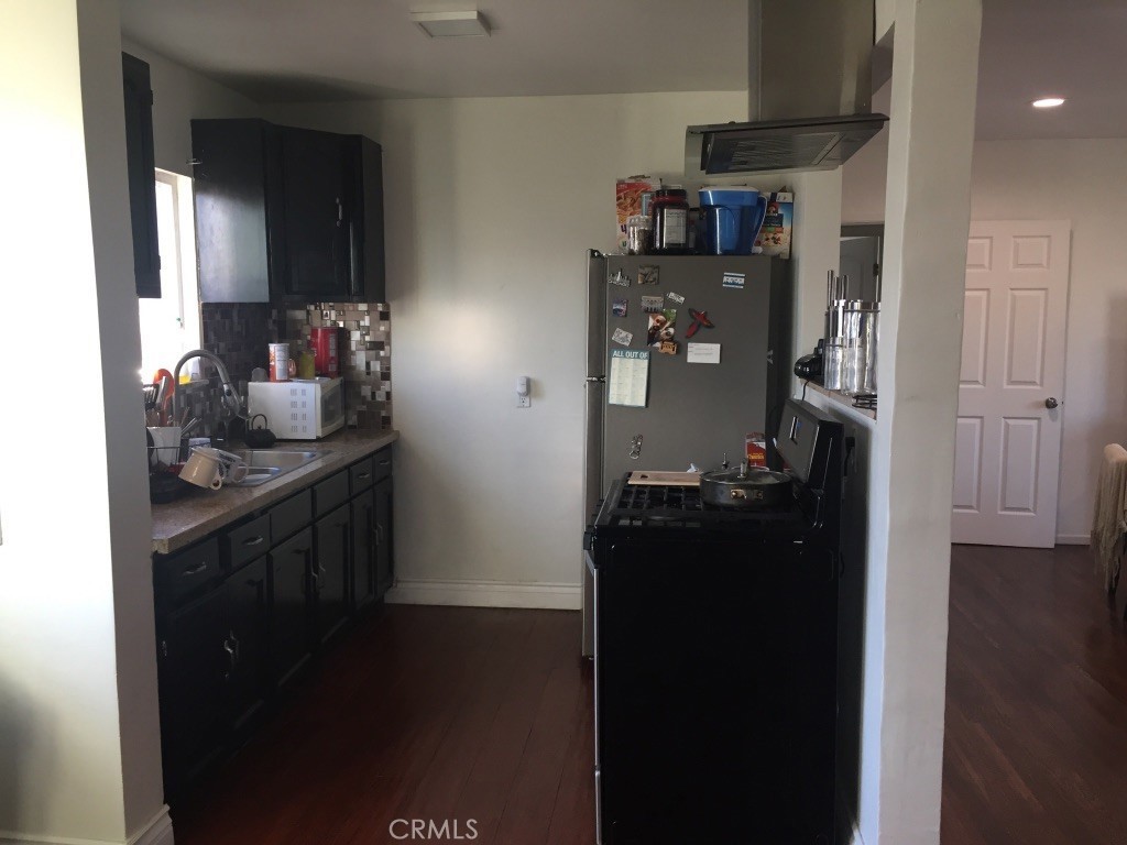 Duplex for sale at 3887 S Van Ness Avenue, Los Angeles, CA