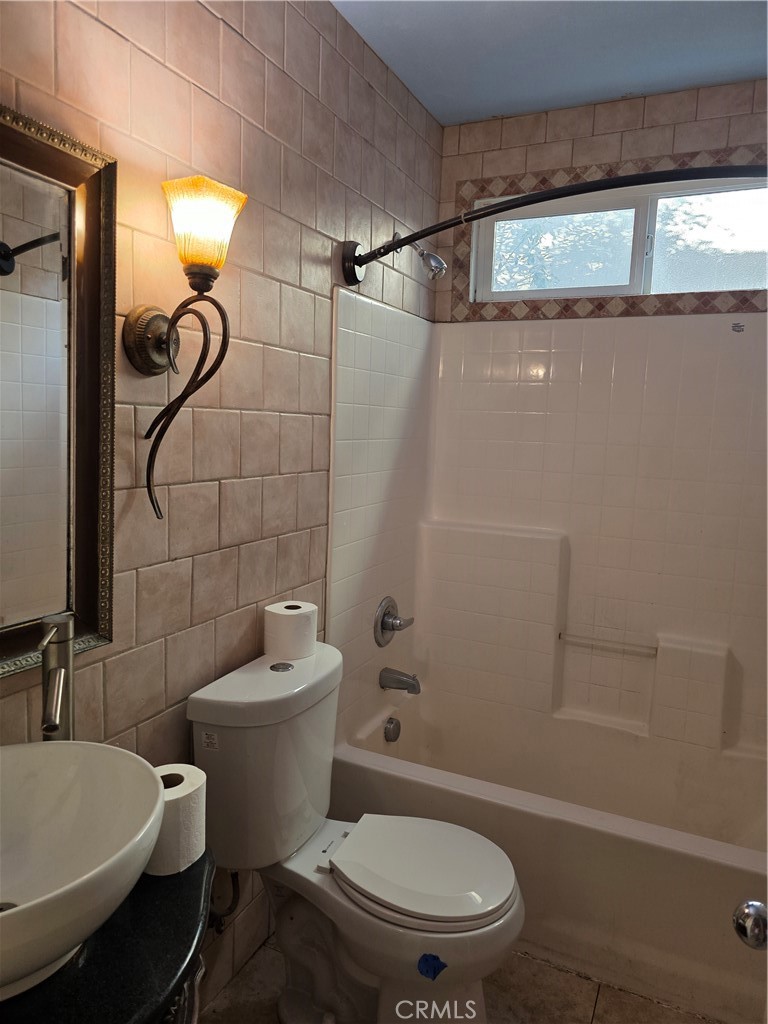 Residential for sale at 537 Peregrine Lane, San Jacinto CA featuring 5 beds and 4 baths