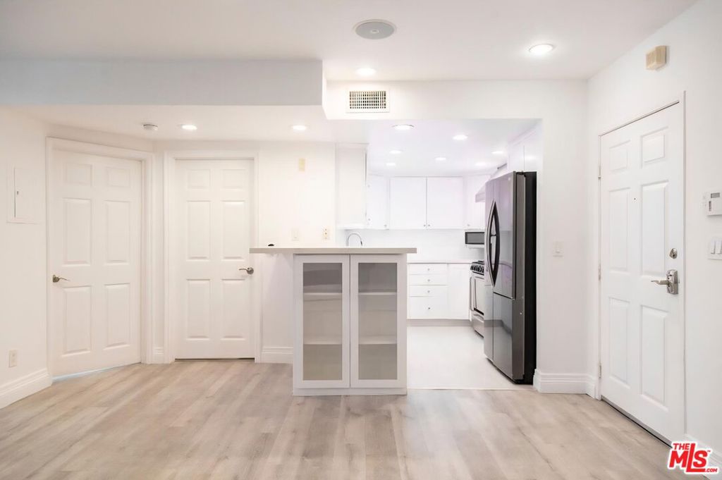 Residential Lease for rent at 1227 Granville Avenue PH2, Los Angeles, Los Angeles County CA featuring 4 beds and 3 baths