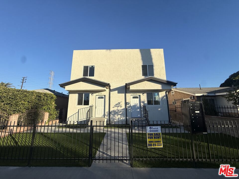 Residential Lease for rent at 409 E 99th Street, Los Angeles, Los Angeles County CA featuring 14 beds and 10 baths