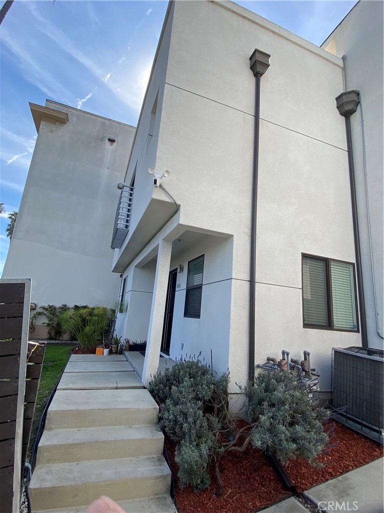 Residential Lease for rent at 1431 Beacon, Los Angeles, Los Angeles County CA featuring 3 beds and 3 baths