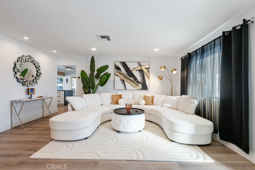 Residential Lease for rent at 1980 E Rochelle Road, Palm Springs CA featuring 5 beds and 3 baths