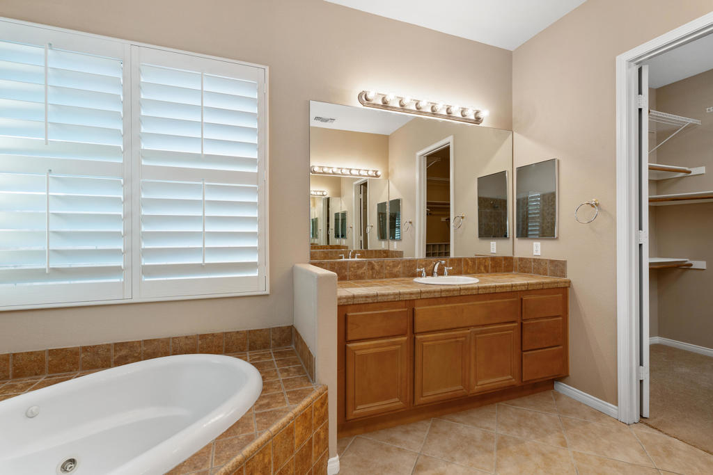 Residential for sale at 44865 Via Alondra, La Quinta CA featuring 5 beds and 4 baths