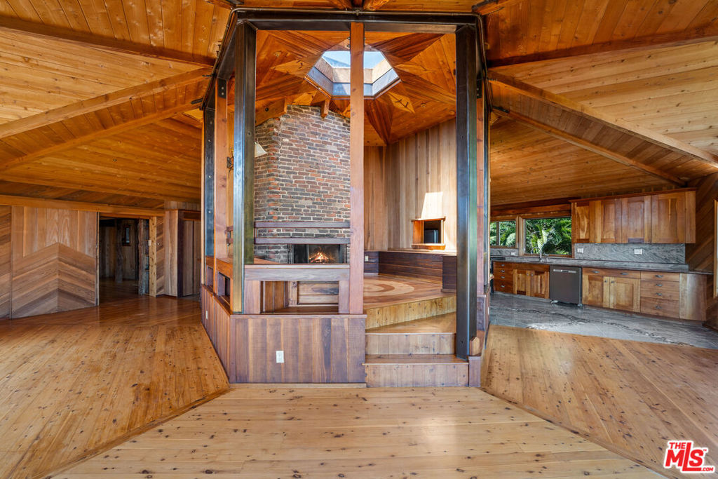 Residential for sale at 440 Mariposa Drive, Ventura CA featuring 4 beds and 4 baths