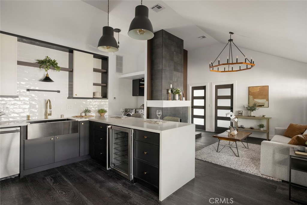 Residential Lease for rent at 2842 W Avenue 33, Los Angeles, Los Angeles County CA featuring 3 beds and 3 baths