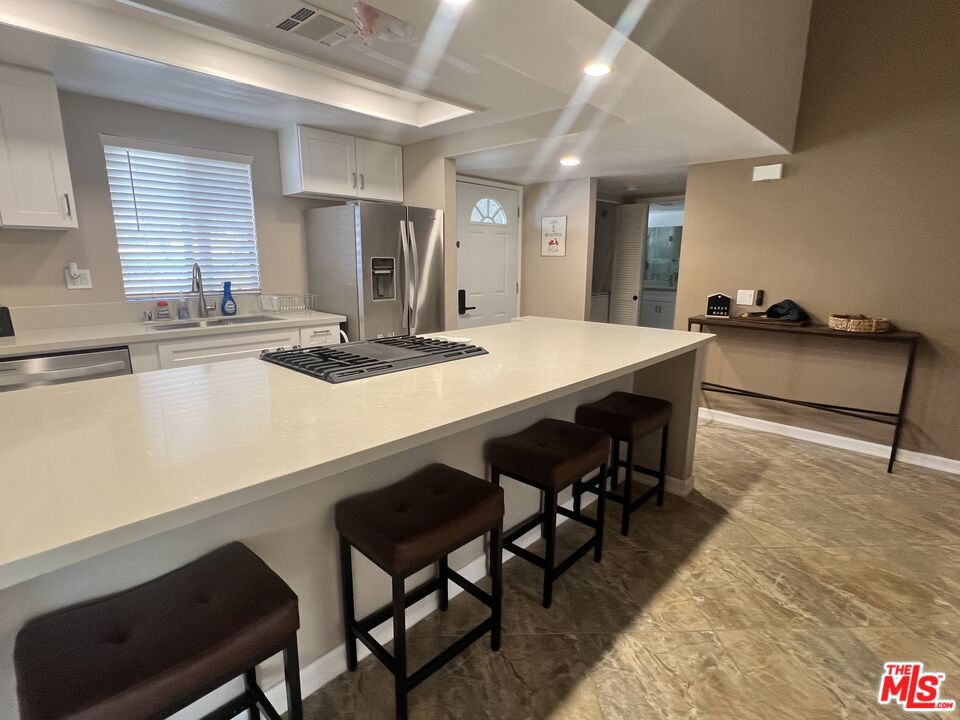 Residential Lease for rent at 40981 Preston Trail, Palm Desert CA featuring 2 beds and 3 baths
