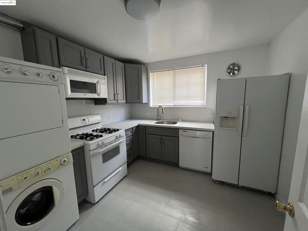 Residential Lease for rent at 3244 ELLIS ST, Berkeley CA featuring 2 beds and 1 bath