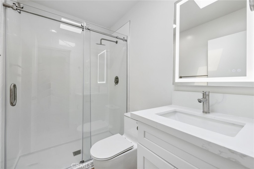 Residential Lease for rent at 150 10th Street, Hermosa Beach CA featuring 1 bed and 1 bath