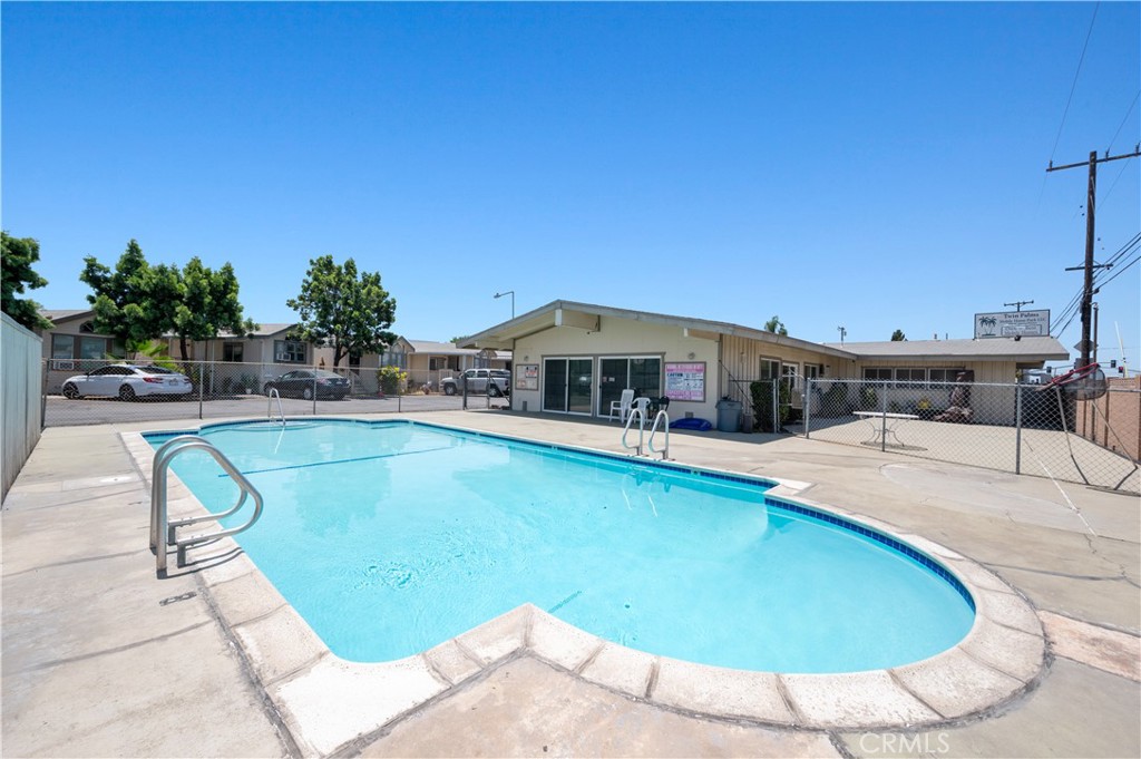 Manufactured In Park for sale at 712 Oriole, Placentia CA featuring 1 bed and 1 bath