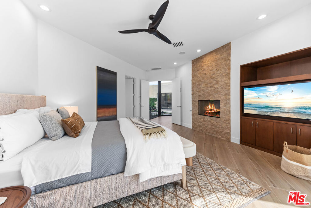 Residential Lease for rent at 79400 Stonegate, La Quinta CA featuring 5 beds and 6 baths