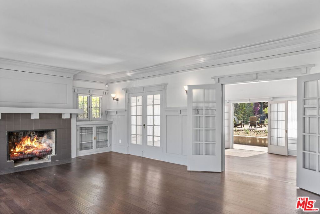 Residential Lease for rent at 344 S Kingsley Drive, Los Angeles, Los Angeles County CA featuring 5 beds and 3 baths