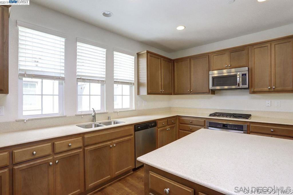 Residential for sale at 75 Middleton Pl, Hayward CA featuring 4 beds and 4 baths