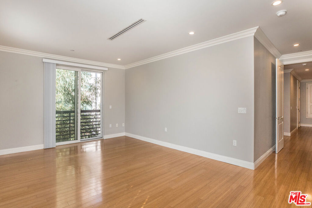 Residential Lease for rent at 1283 Havenhurst Drive 306, West Hollywood, Los Angeles County CA featuring 3 beds and 2 baths