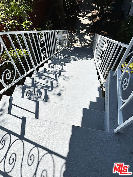 Residential Lease for rent at 11370 Venice Boulevard, Los Angeles, Los Angeles County CA featuring 2 beds and 1 bath