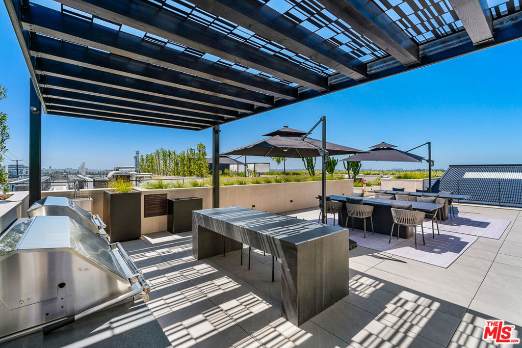 Residential Lease for rent at 10700 Tabor Street PH9, Los Angeles, Los Angeles County CA and 1 bath