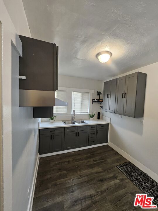 Residential Lease for rent at 2932 1/2 S Normandie Avenue, Los Angeles, Los Angeles County CA featuring 3 beds and 2 baths