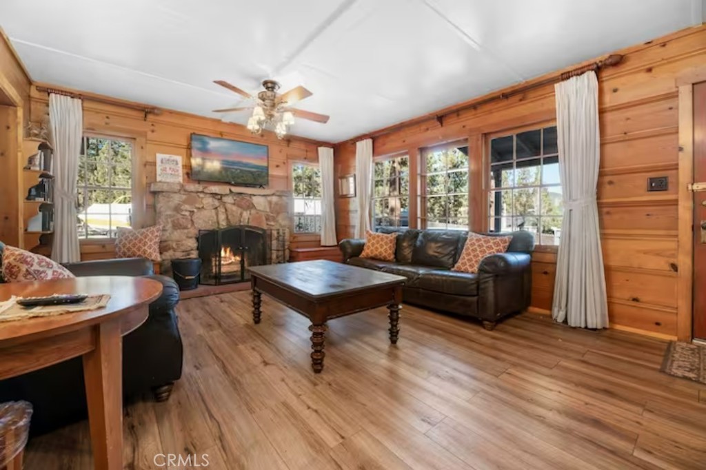 Residential Lease for rent at 697 Chipmunk Lane, Big Bear Lake CA featuring 3 beds and 2 baths