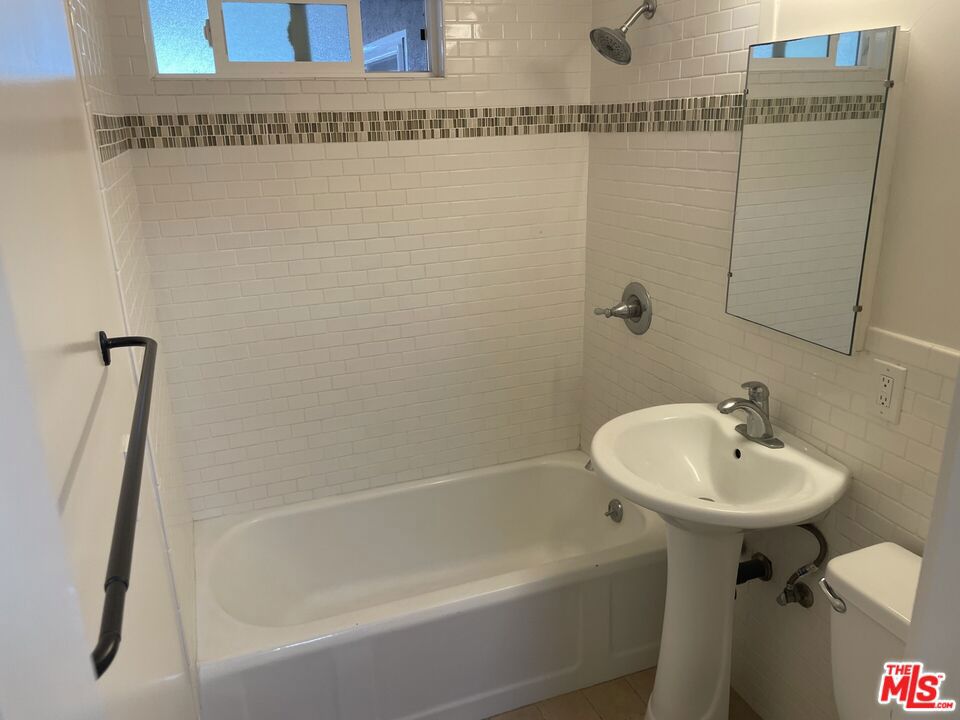 Residential Lease for rent at 3548 Military Avenue, Los Angeles, Los Angeles County CA featuring 3 beds and 2 baths