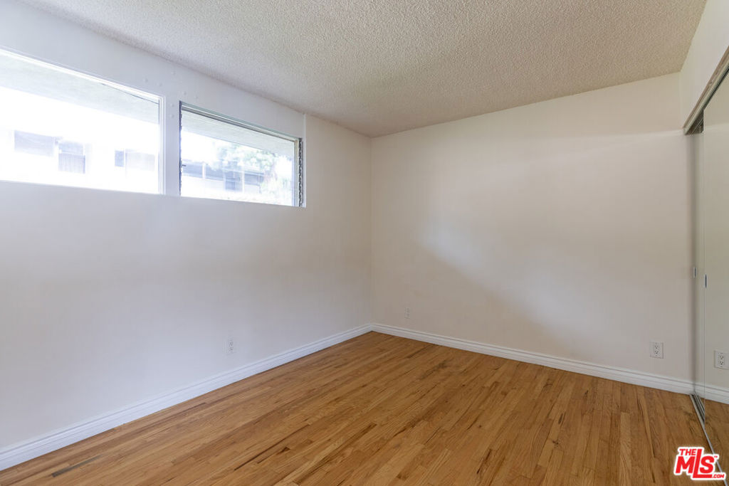 Residential Lease for rent at 11133 ROSE Avenue 25, Los Angeles, Los Angeles County CA featuring 1 bed and 1 bath