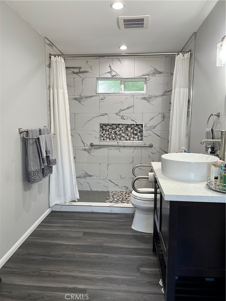 Residential Lease for rent at 7780 Shadyspring Place B, Burbank, Los Angeles County CA featuring 1 bed and 1 bath