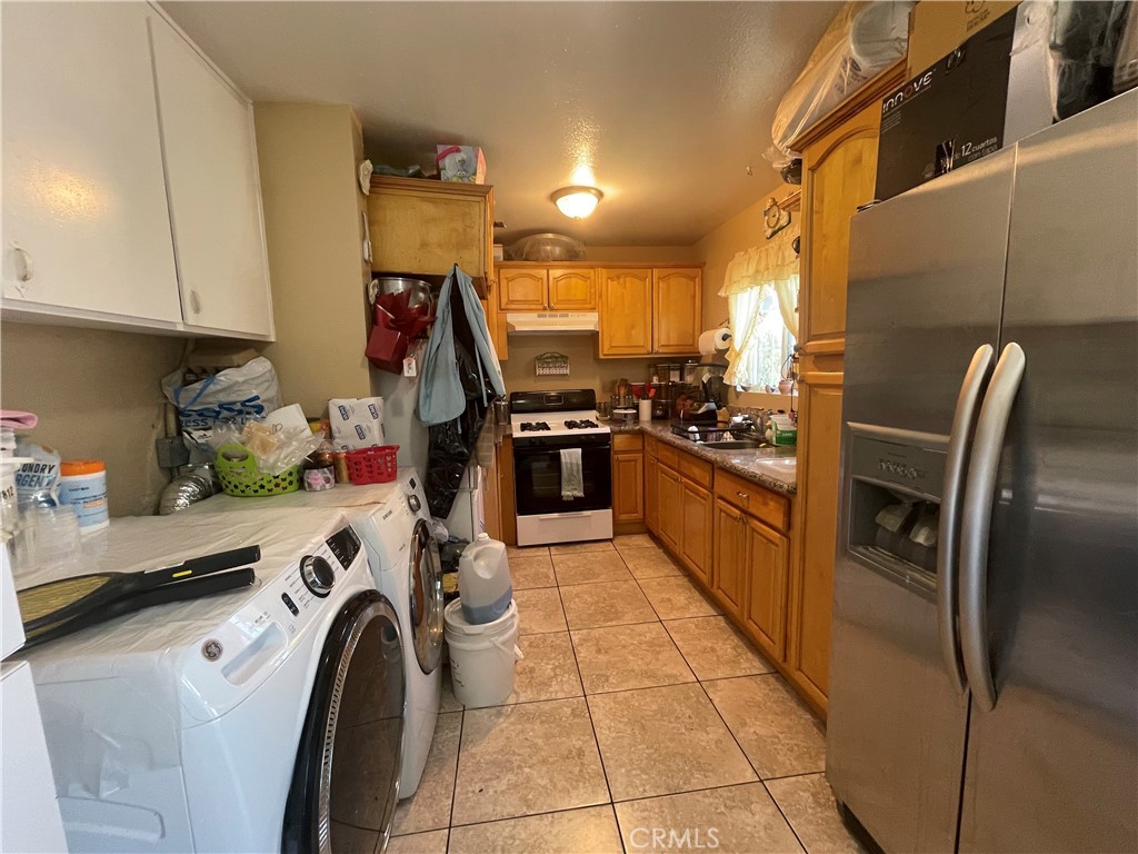 Residential Income for sale at 16531 16533 Vine Street, Hesperia CA