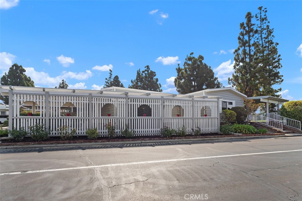 Manufactured In Park for sale at 14000 Lake View Dr, La Mirada CA featuring 2 beds and 2 baths