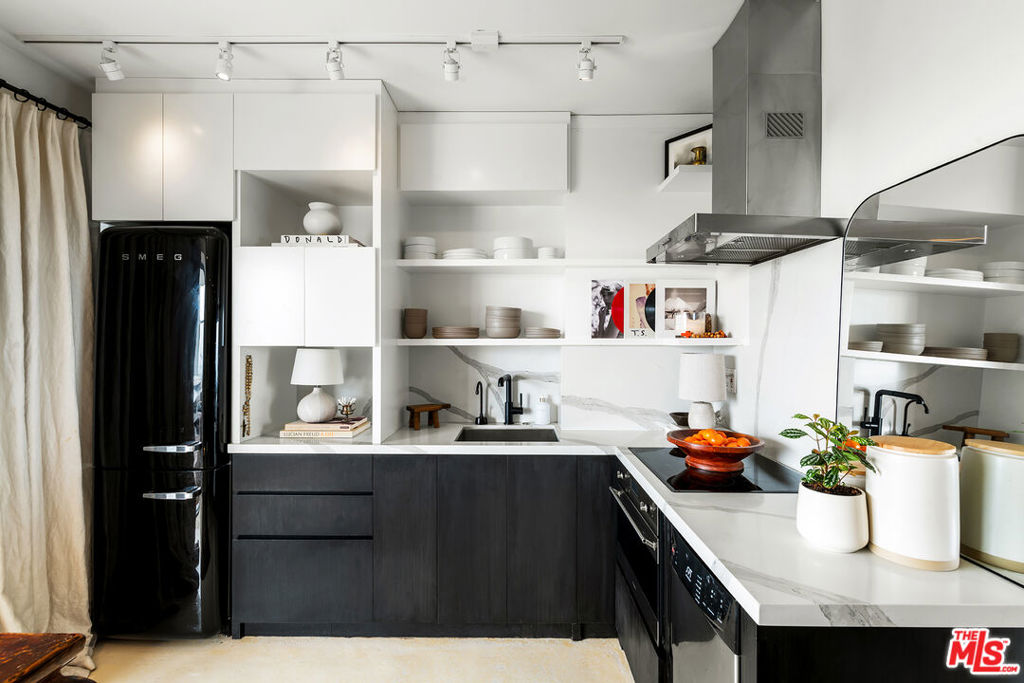 Residential for sale at 999 N Doheny Drive 811, West Hollywood CA and 1 bath