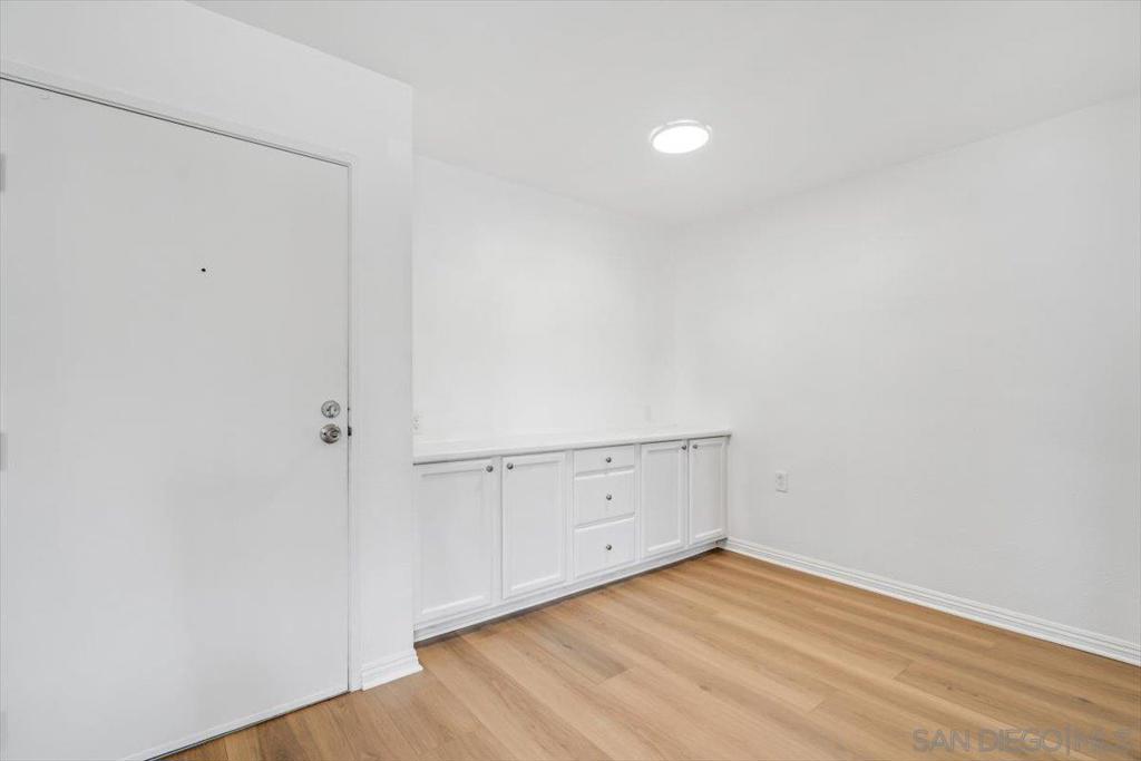 Residential for sale at 4860 Rolando Ct 29, San Diego CA featuring 1 bed and 1 bath