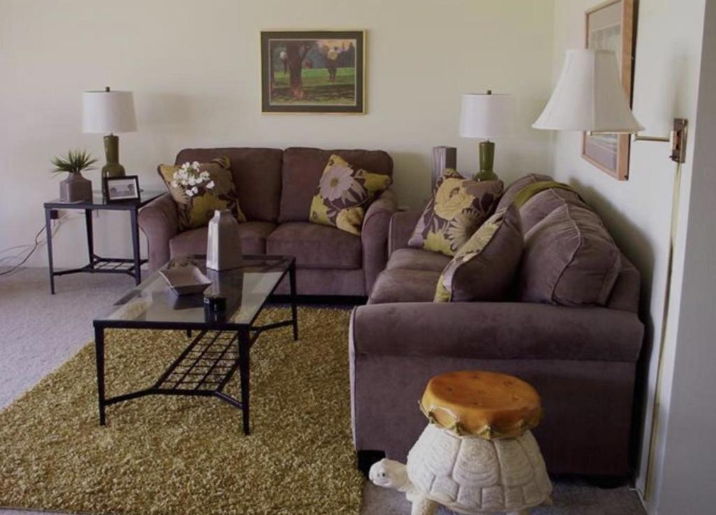 Residential Lease for rent at 43420 Illinois Avenue, Palm Desert CA featuring 2 beds and 2 baths