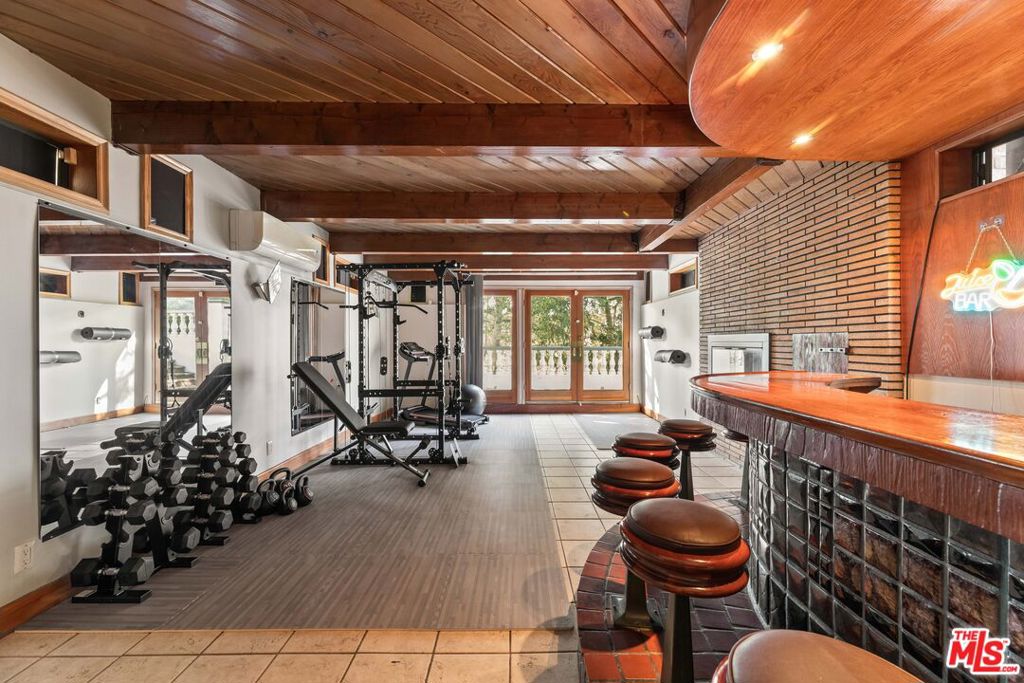 Residential Lease for rent at 3200 Oakley Drive, Los Angeles, Los Angeles County CA featuring 5 beds and 5 baths