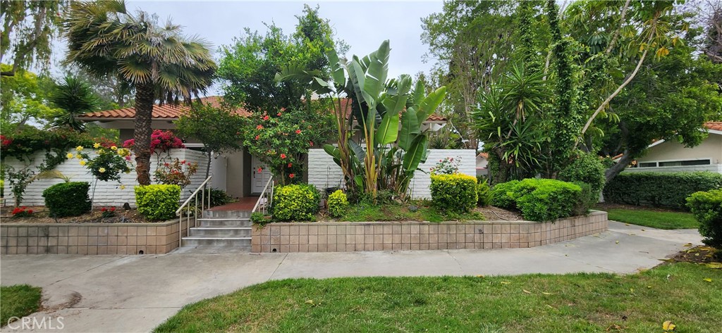 Residential Lease for rent at 2057 Via Mariposa E B, Laguna Woods CA featuring 2 beds and 2 baths