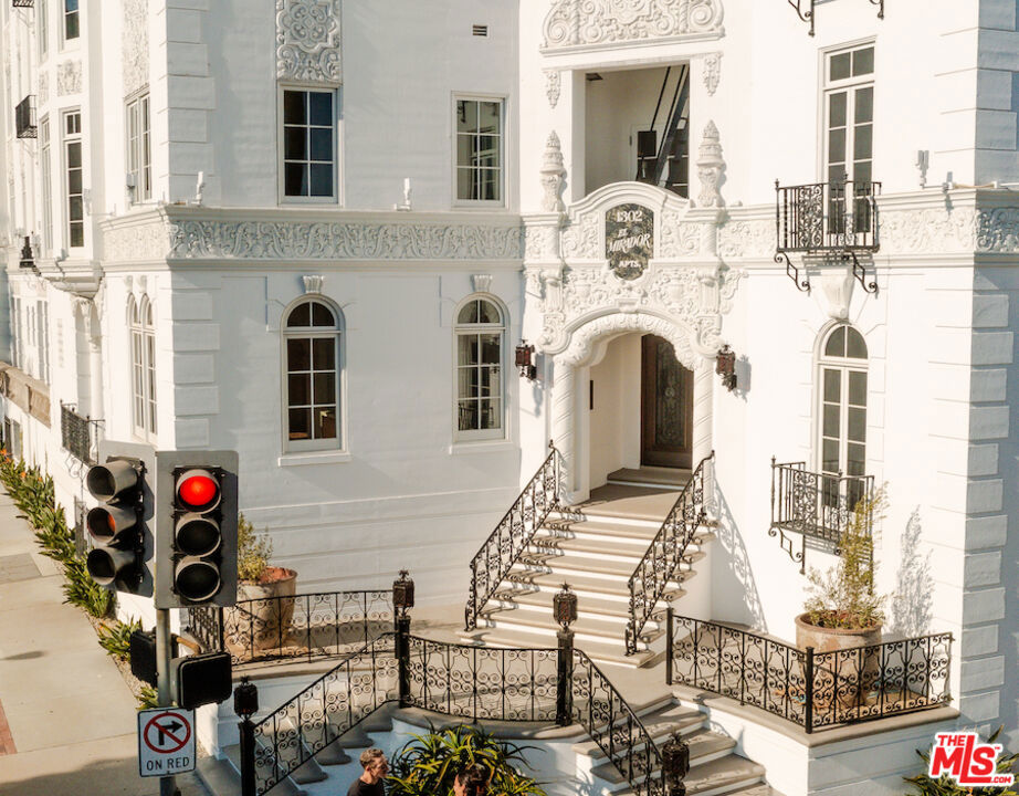 Residential Lease for rent at 1302 Sweetzer Avenue 602, West Hollywood, Los Angeles County CA featuring 3 beds and 3 baths