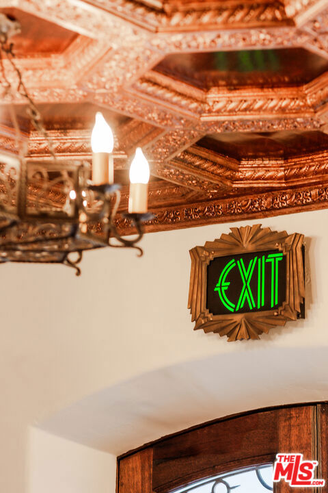 Residential Lease for rent at 1302 Sweetzer Avenue 505, West Hollywood, Los Angeles County CA featuring 2 beds and 2 baths