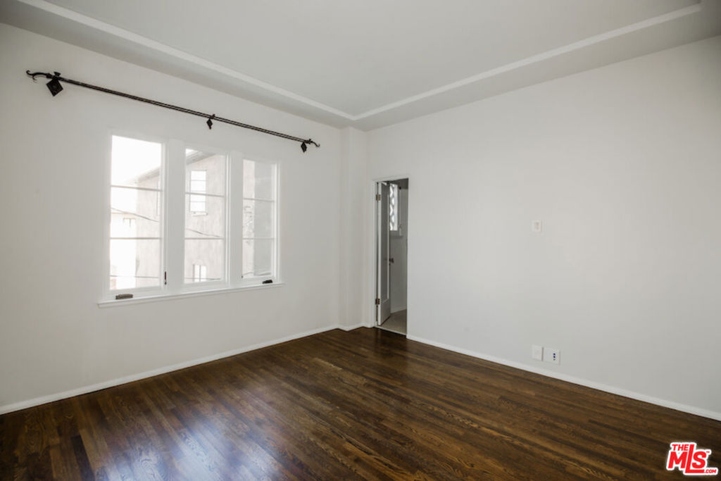 Residential Lease for rent at 1302 Sweetzer Avenue 205, West Hollywood, Los Angeles County CA featuring 2 beds and 2 baths